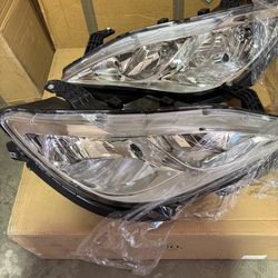 Headlight Assembly Compatible with Chrysler Pacifica 2017– 2020 Voyager 2020– 2023 Left Right Headlamp Set Chrome Housing