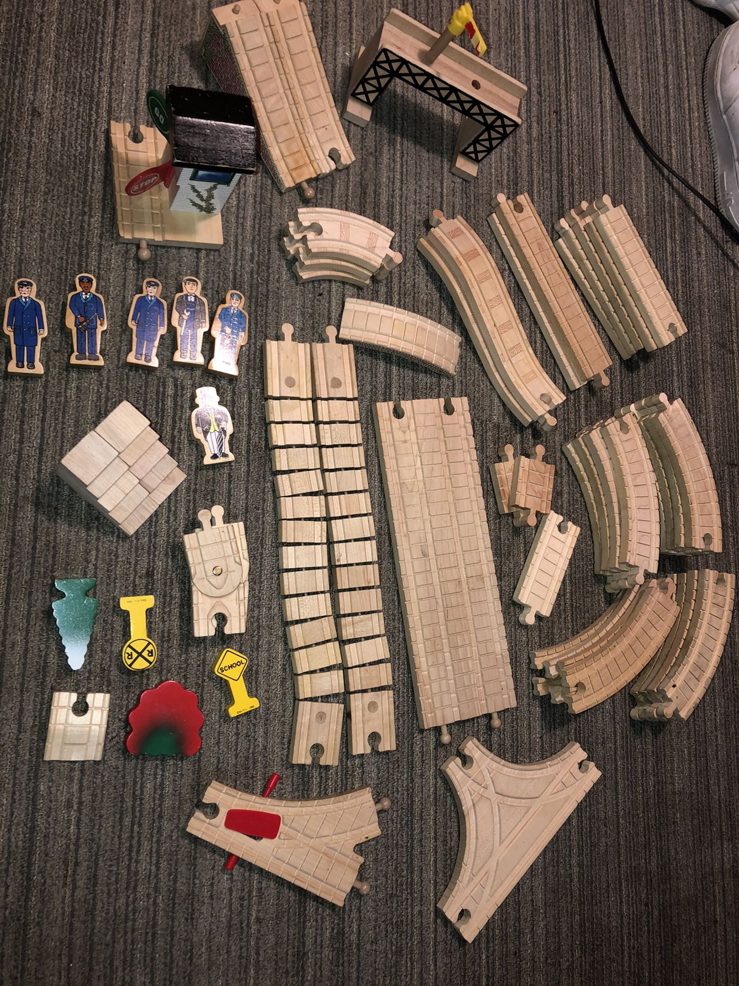THOMAS THE TRAIN AND FRIENDS WOODEN SET