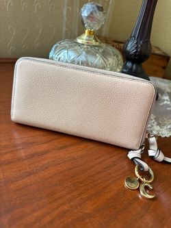 Chloé Zip-Around pebbled leather Wallet in cream/beige color