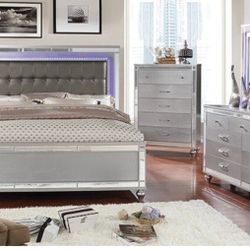 Brand New Silver & Grey 4pc Queen Bedroom Set (Available In California & Eastern King)