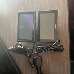 Garmin Nuvi GPS Navigation Bundle 