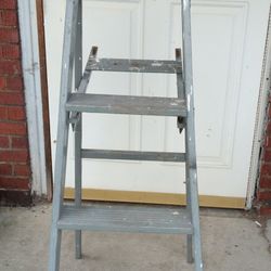 4 Foot Wood Ladder 