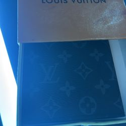 Lv Wallet 100 Percent Real But No Tags 