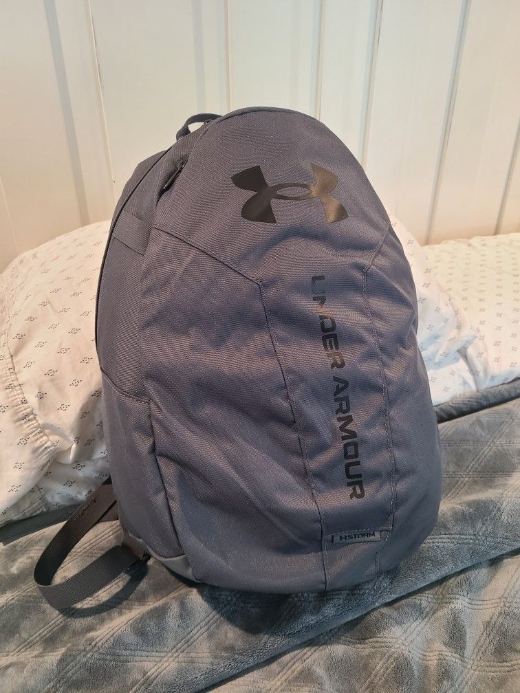 UNDER ARMOUR HUSTLE LITE GRAY BACKPACK