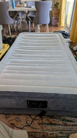 Intex Comfort Plush Mid Rise Dura-Beam Airbed with Built-in Electric Pump, Bed Height 13", Full