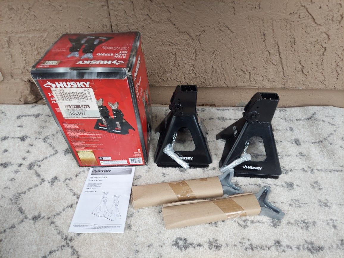 Set Of 2 Car Jack's, 3Ton, Brand New In A Box, Great Gift