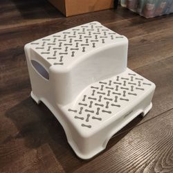 Playtex Transitions 2-Tier Step Stool - White, Clean and great condition