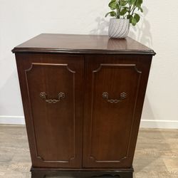 SPLENDID Media cabinet - closing doors - two adjustable shelves - storage  - delivery available