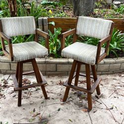 Pair of swivel bar stools Oak with handles