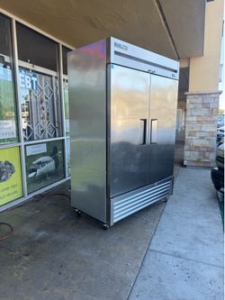 True commercial freezer LED