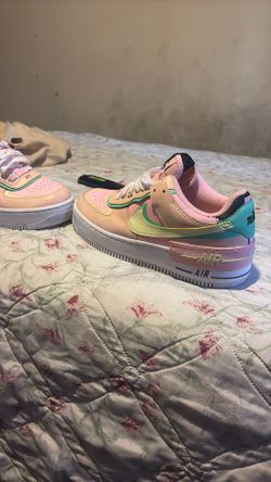 size 9 in woman.  very good condition.  30 dollar