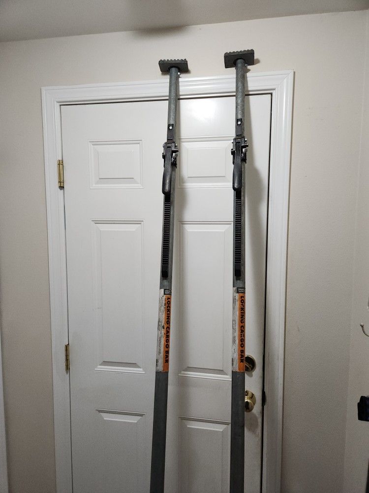 Locking Cargo Bar 