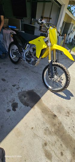 Moto 450 RMZ zuzuki