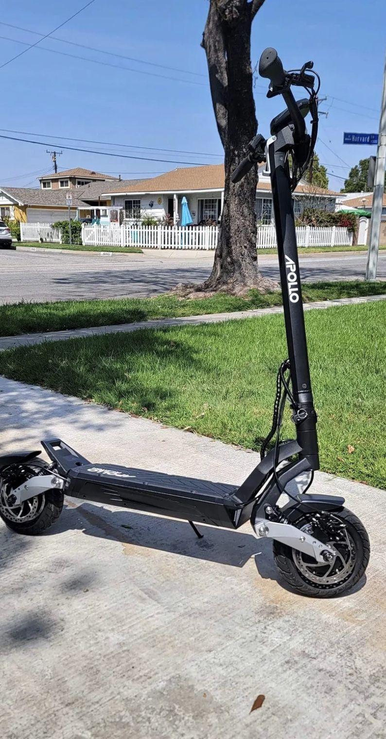.Apollo Phantom-V2 Electro-Scooter