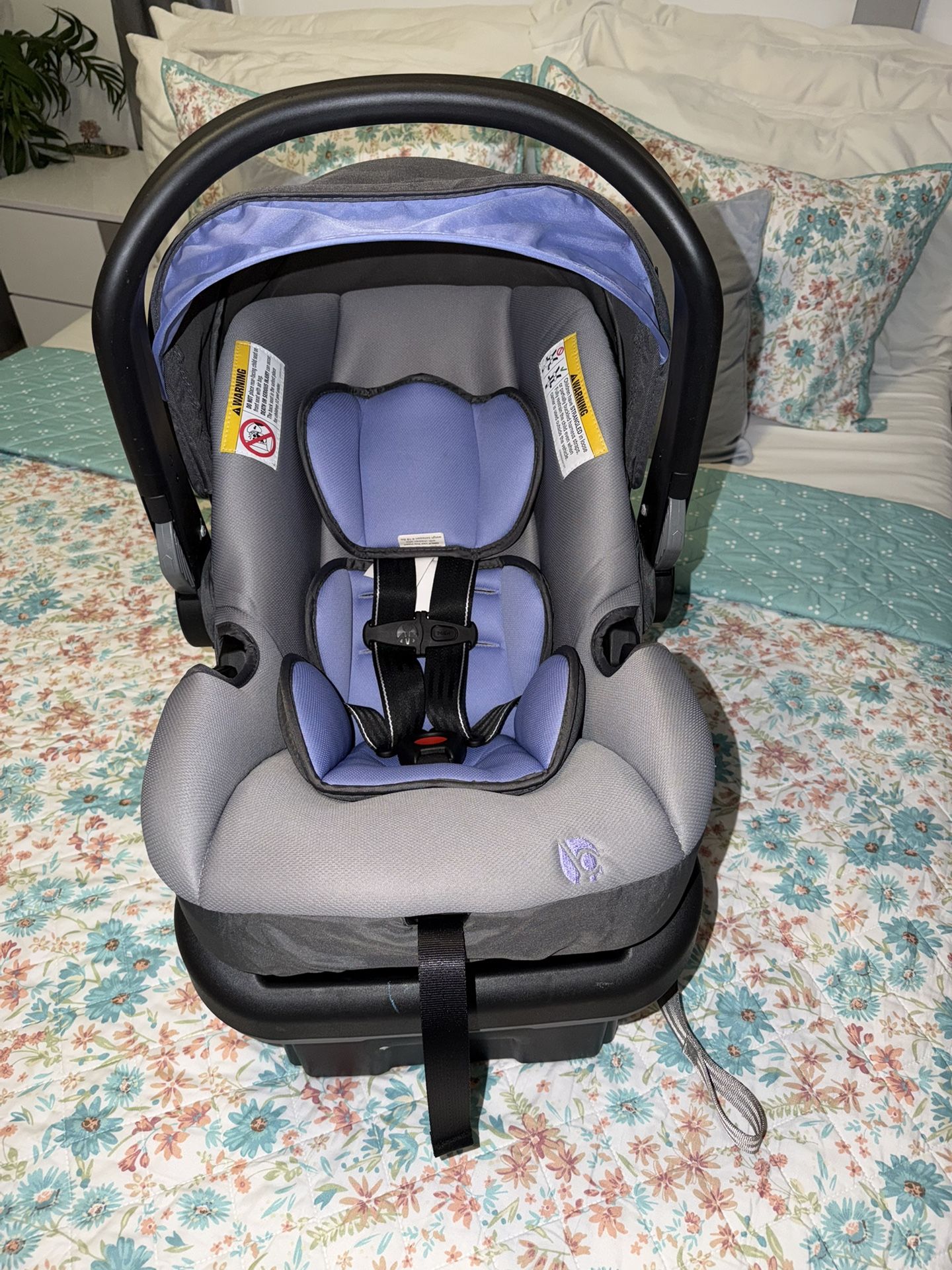 Baby Trend Infant Car Seat / Silla De Carro Para Bebé