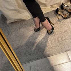 Donna Karan New York Authentic Classic Chic Gold Metal/ On Rhine -Stoned (that Actually Sparkles Of High Quality) Sexy Heels- Size -US 6; EUR 36