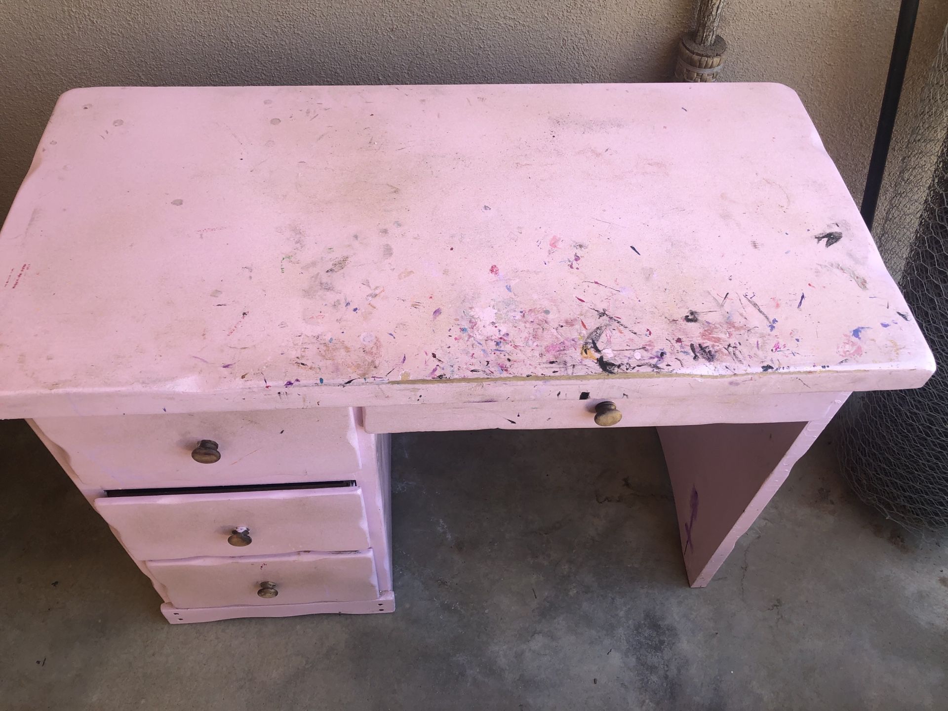 Solid wood desk needs repaint otherwise good condition