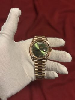 Men’s olive day date watch