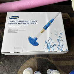 Spa or small pool vacuum