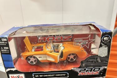 Maisto Pro Rodz 1:24 1957 Chevrolet Corvette Diecast