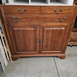 Hutch/Armoire