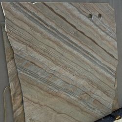 Quartzite Remnant – Natural Vein Pattern