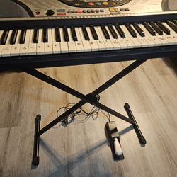 Yamaha Keyboard Synthesizer 