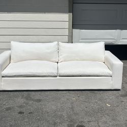 Sofa Utopia / Living Spaces 