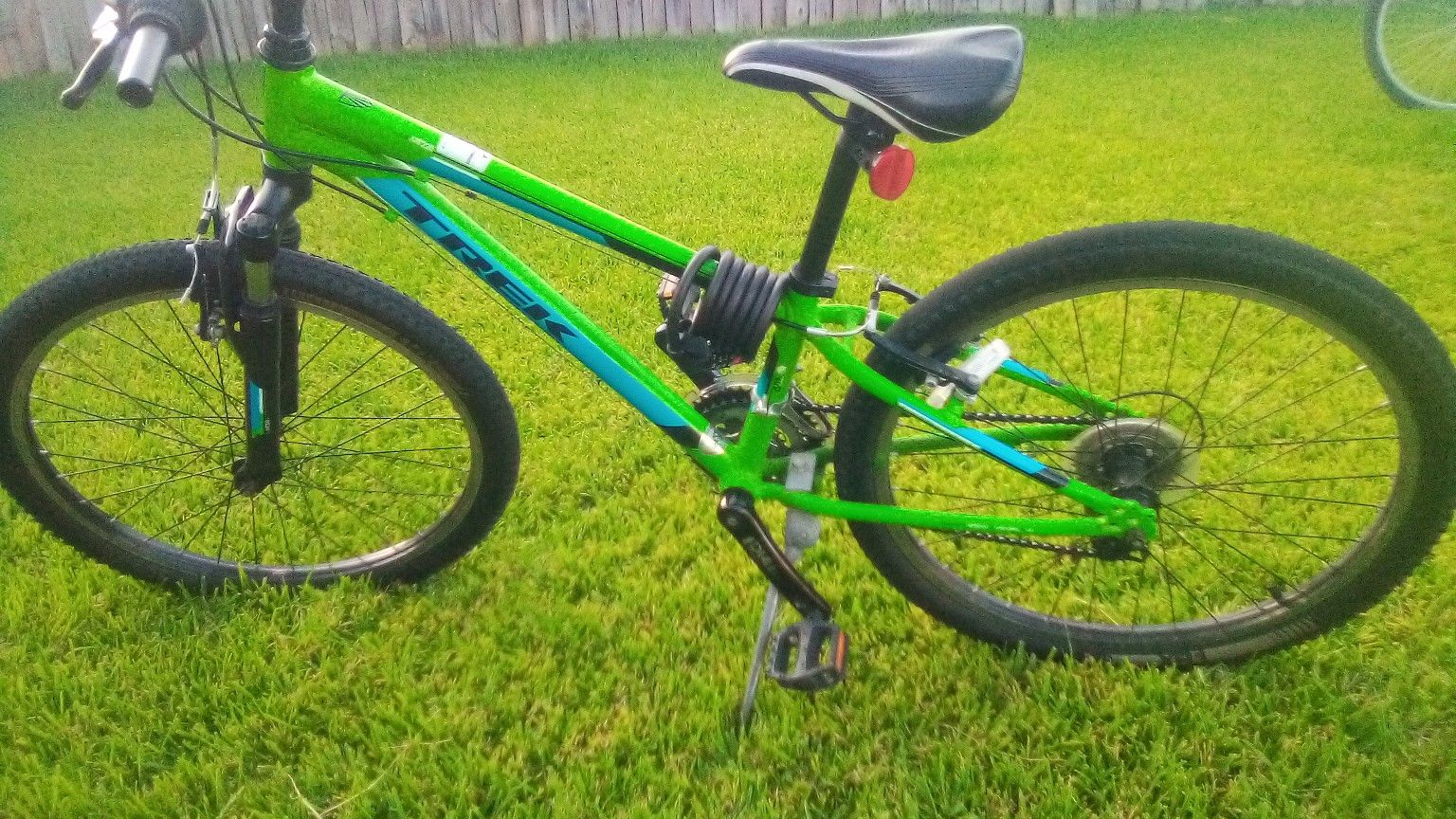 2015 Trek MT 220 Boy's Kids' 24" Mountain Bike // Lime Green