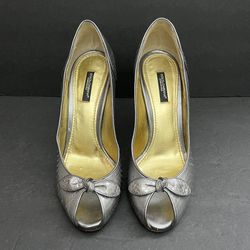 Dolce &  Gabbana Women’s Silver snakeskin Heels Size 38  