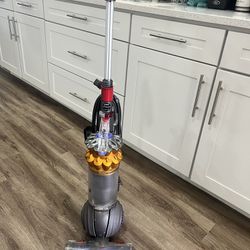 Dyson Small Ball Vacuum With Per Hair Attachment 