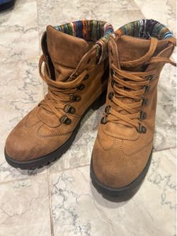 Women’s boots size 7