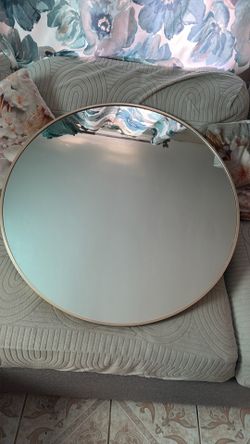 Round mirror