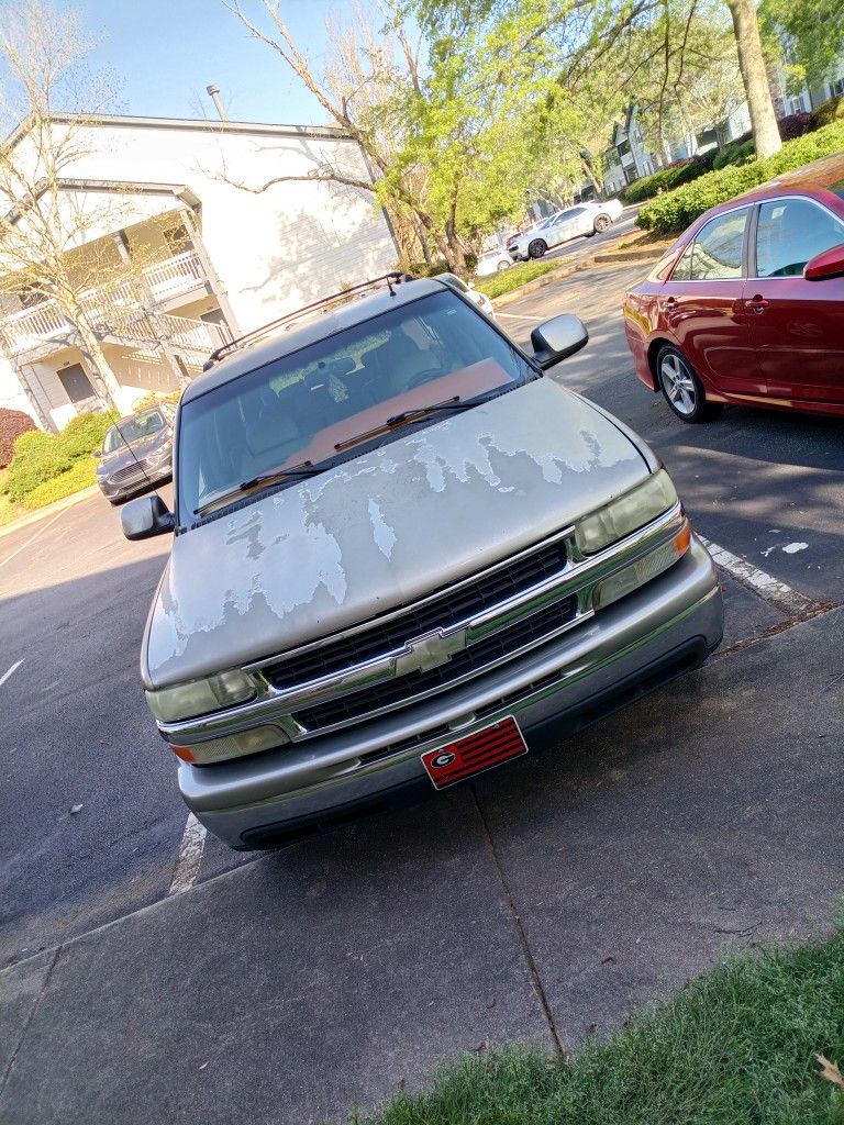 2002 Chevy Suburban 1500 LT Clean Title