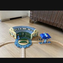 Thomas the train structures, trains and tracks - Hundreds Of Pieces .