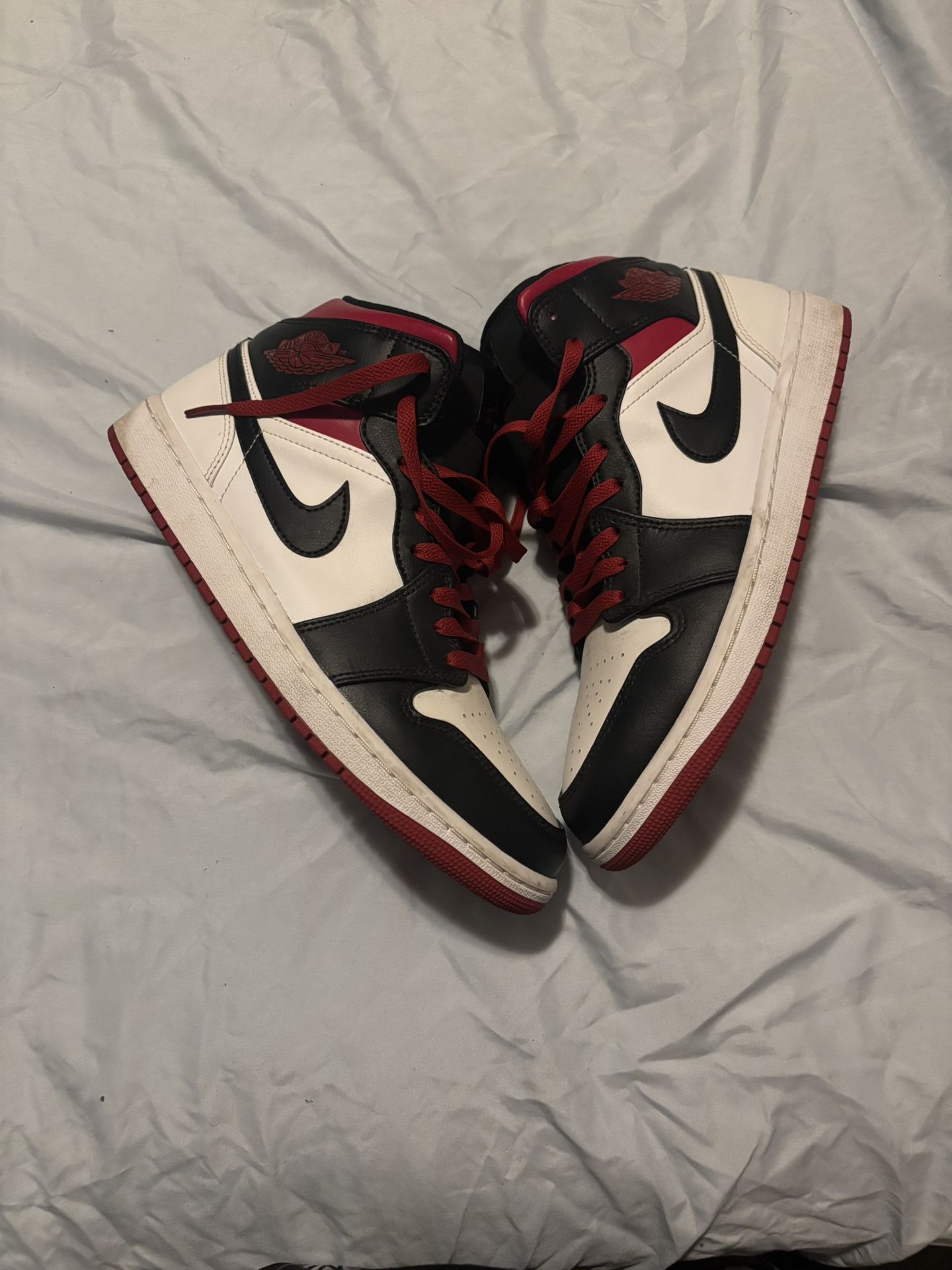 Air Jordan 1 Mid “Black/White/Gym Red” – Size 10 – Great Condition!