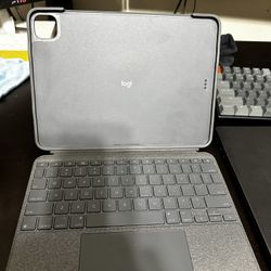 iPad Pro 11” - Logitech Combo Touch - Great condition