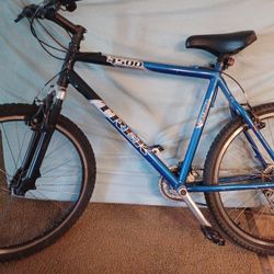 STOLEN 82nd and Flavel Trek 4500