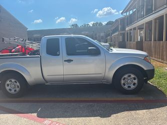 Nissan Frontier Extended king Cab Pickup Truck
