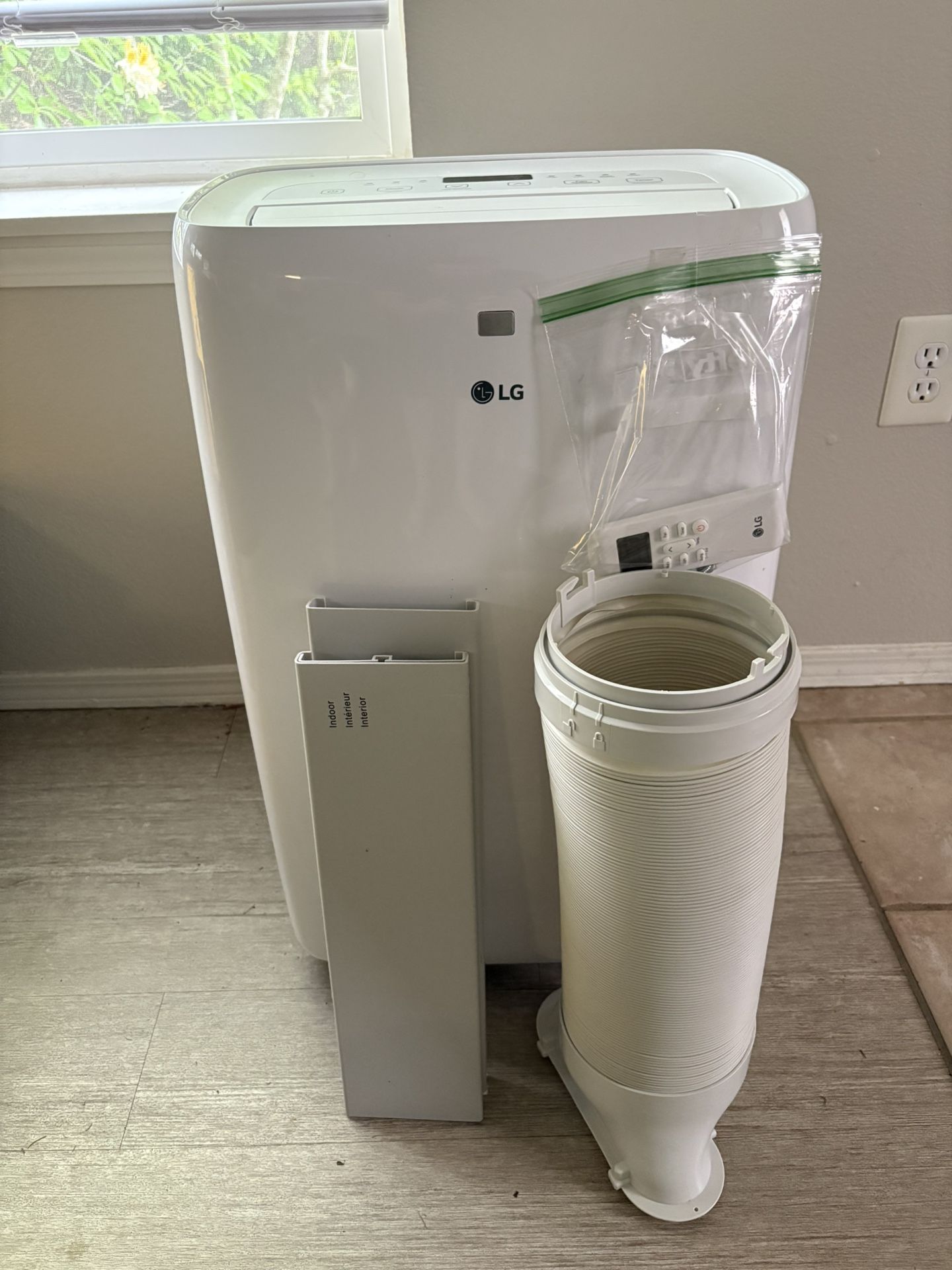 LG 6,000 BTU (SACC) Portable Air Conditioner