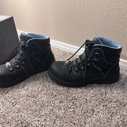 *Avenger women’s Composite Toe Size 8 Wide Work Boot**