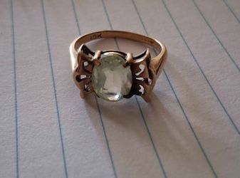 10kt Gold Spinel Ring. 2.69 grams.