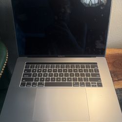 MacBook Pro 15inch i9 16GB RAM 500GB SSD 2018 Everything Works