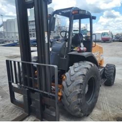 Case 586 Rough Terrain Forklift