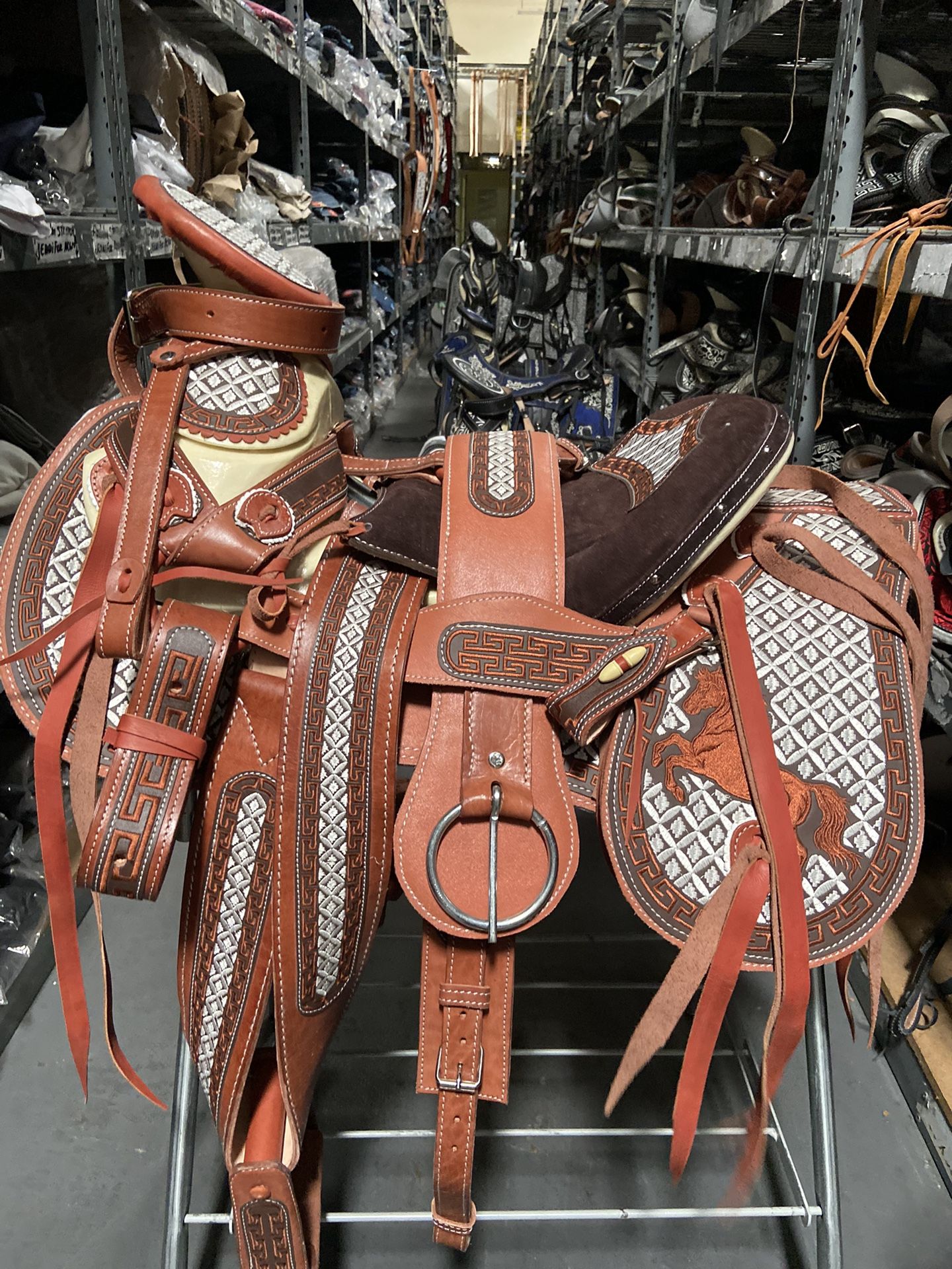 Nueva Montura Charra Bordada Con Cantinas Desmontables