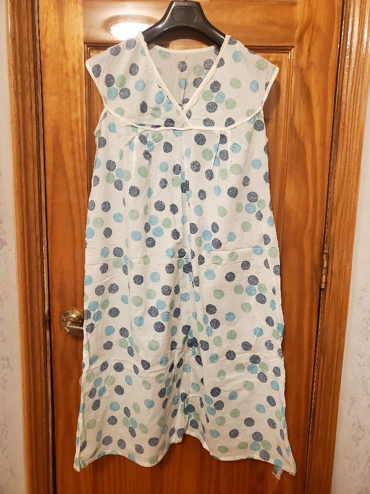 Soviet Womens Nightgowns Sleepwear Soft Pajama Dress Nightshirts 100% Cotton White polka dot Lace trim Size L New with tags Vintage 1980's
*condition