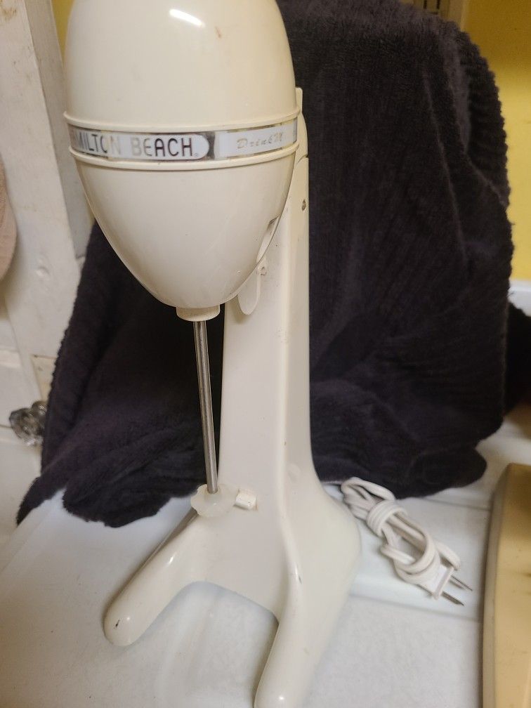 Hamilton Beach milkshake blender mixer. Loud but works. East, West, North
