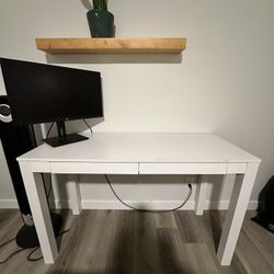 White Desk 