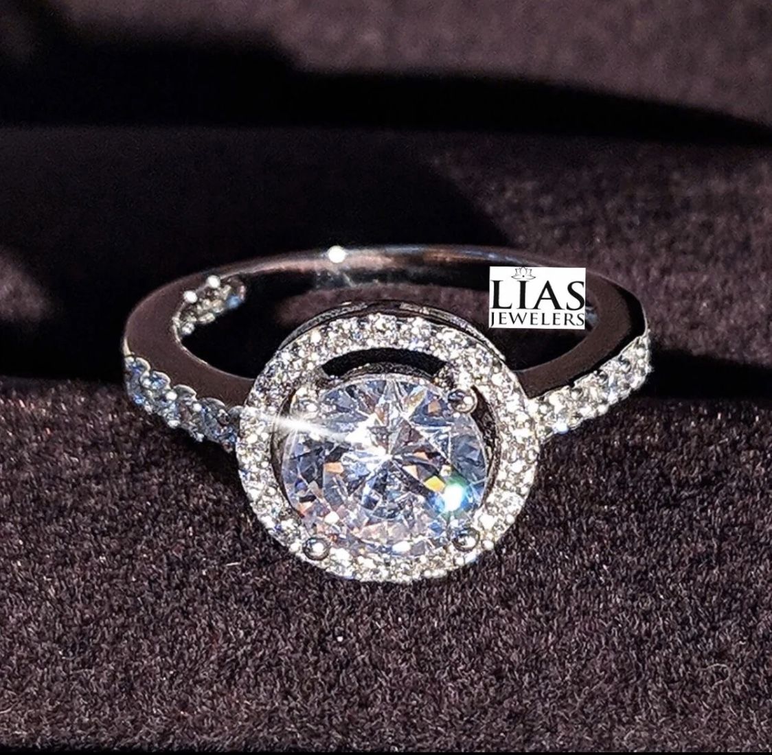 New 18 k white gold engagement ring