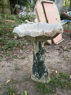 Concrete Pedestal Bird Bath